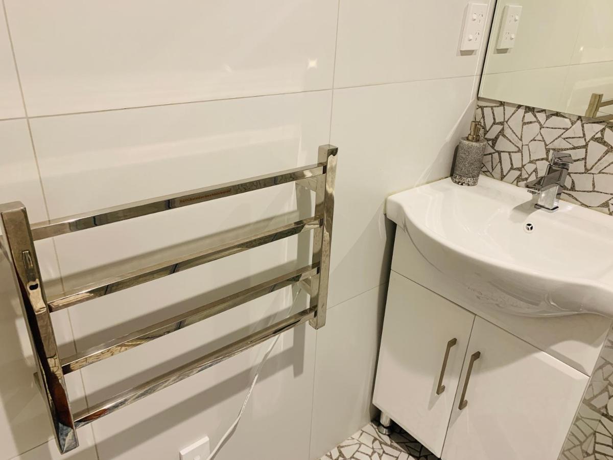 Auckland Homestay Near Airport-Room With En-Suite, Free Parking Papakura Eksteriør billede